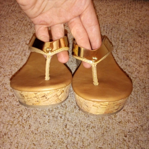 Juicy Couture wedge sandals size 6M - Picture 4 of 9